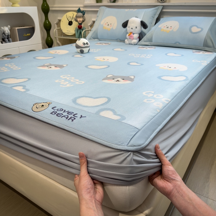 91家纺网 家纺一手货源 找家纺 全季家居 2025新款A类抗菌防螨数码印花冰藤席凉席席子 萌宠乐园 床笠