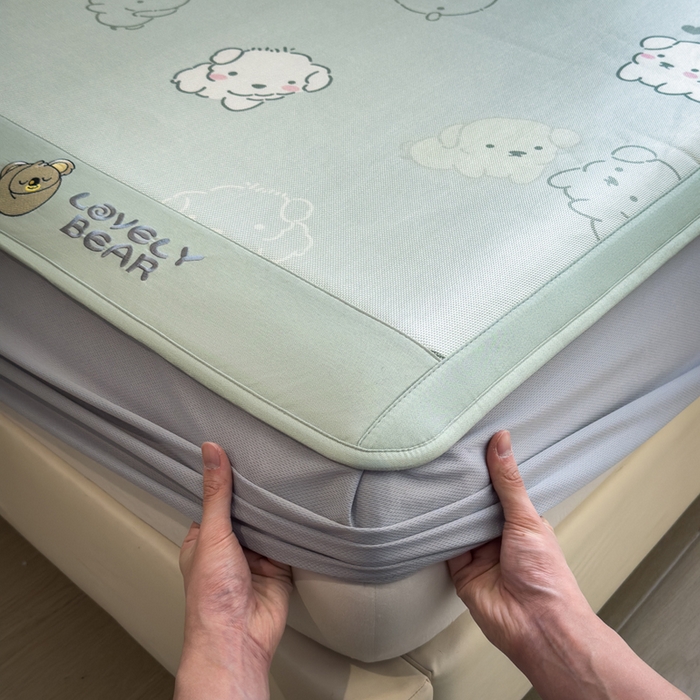 91家纺网 家纺一手货源 找家纺 全季家居 2025新款A类抗菌防螨数码印花冰藤席凉席席子 萌萌狗 床笠