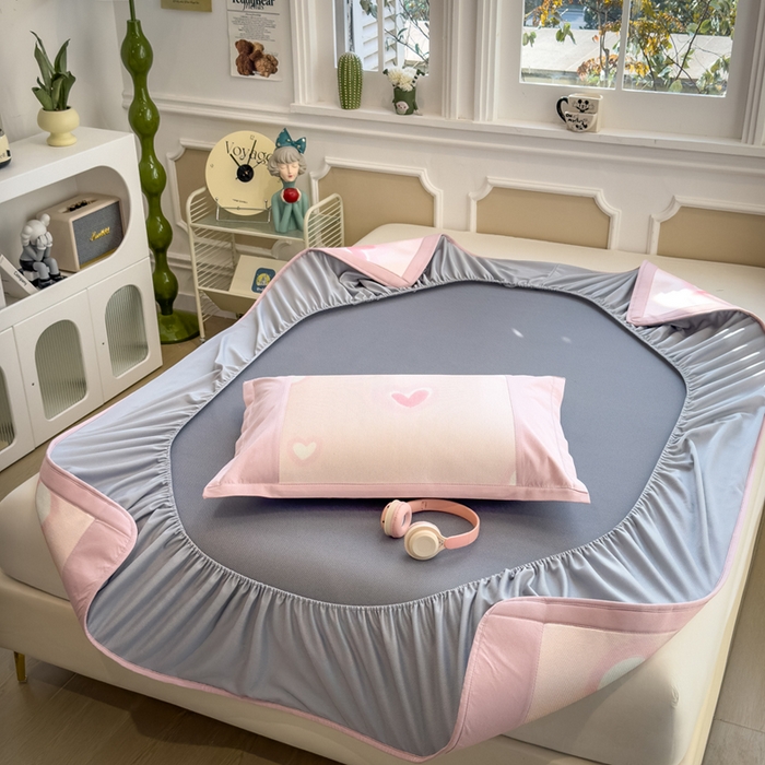 91家纺网 家纺一手货源 找家纺 全季家居 2025新款A类抗菌防螨数码印花冰藤席凉席席子 萌心 床笠