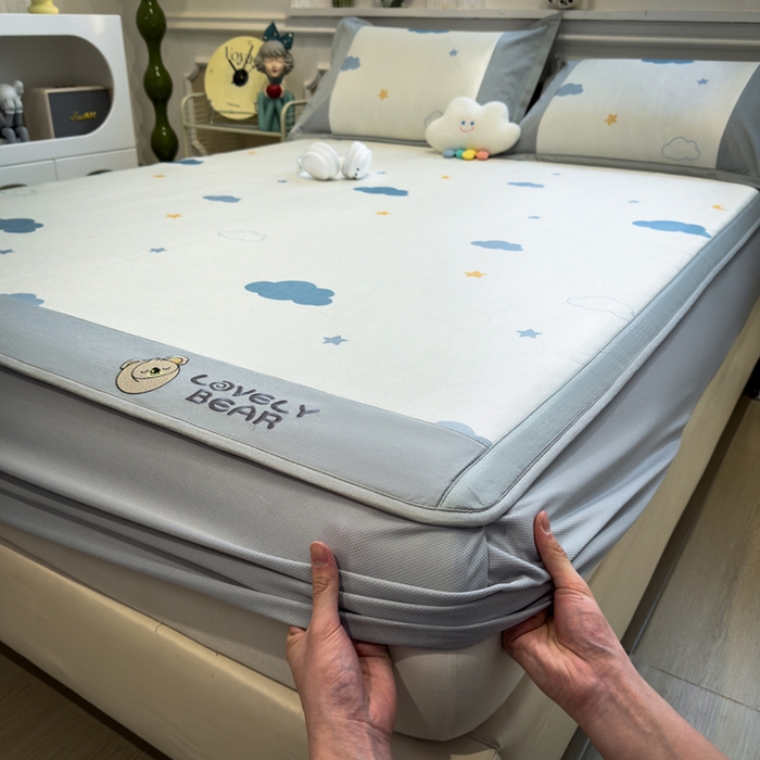 91家纺网 家纺一手货源 找家纺 全季家居 2025新款A类抗菌防螨数码印花冰藤席凉席席子 晴云 床笠