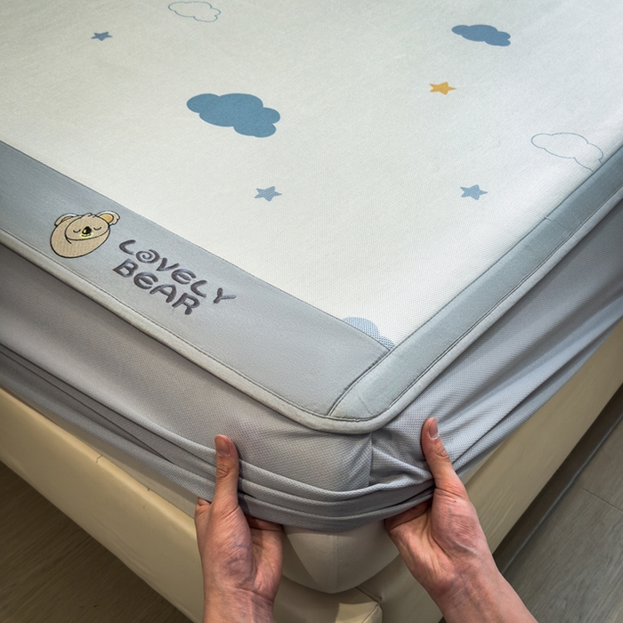 91家纺网 家纺一手货源 找家纺 全季家居 2025新款A类抗菌防螨数码印花冰藤席凉席席子 晴云 床笠