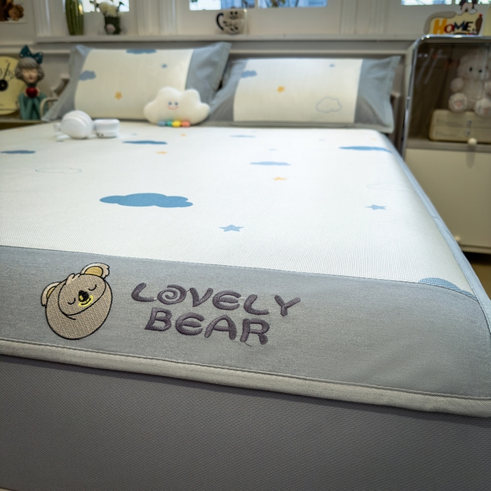 91家纺网 家纺一手货源 找家纺 全季家居 2025新款A类抗菌防螨数码印花冰藤席凉席席子 晴云 床笠