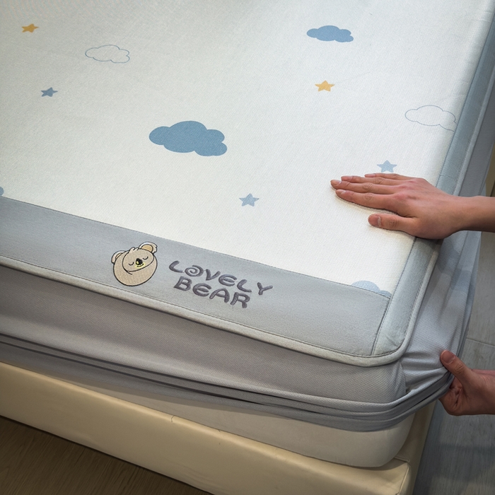 91家纺网 家纺一手货源 找家纺 全季家居 2025新款A类抗菌防螨数码印花冰藤席凉席席子 晴云 床笠