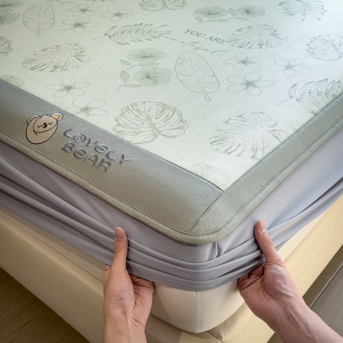 91家纺网 家纺一手货源 找家纺 全季家居 2025新款A类抗菌防螨数码印花冰藤席凉席席子 盛夏丛林 床笠