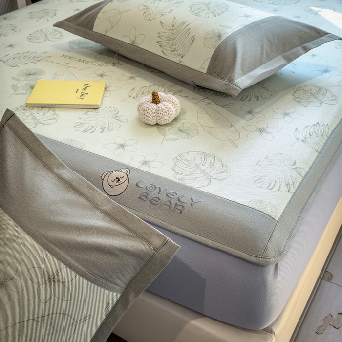 91家纺网 家纺一手货源 找家纺 全季家居 2025新款A类抗菌防螨数码印花冰藤席凉席席子 盛夏丛林 床笠