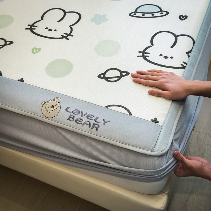 91家纺网 家纺一手货源 找家纺 全季家居 2025新款A类抗菌防螨数码印花冰藤席凉席席子 太空兔 床笠