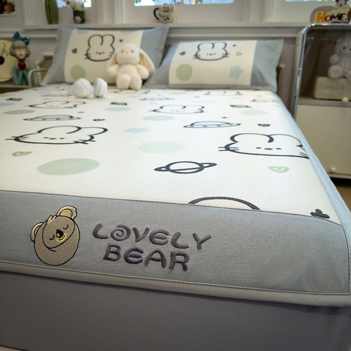 91家纺网 家纺一手货源 找家纺 全季家居 2025新款A类抗菌防螨数码印花冰藤席凉席席子 太空兔 床笠