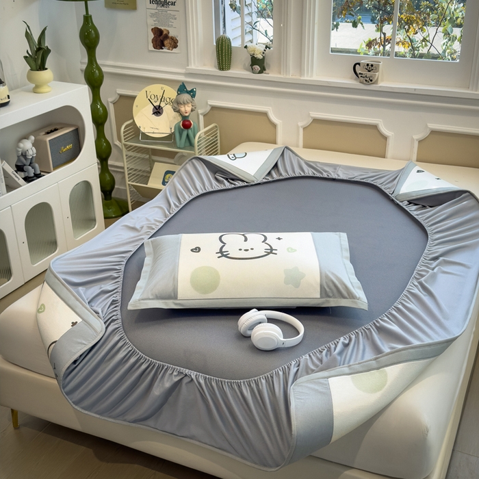 91家纺网 家纺一手货源 找家纺 全季家居 2025新款A类抗菌防螨数码印花冰藤席凉席席子 太空兔 床笠