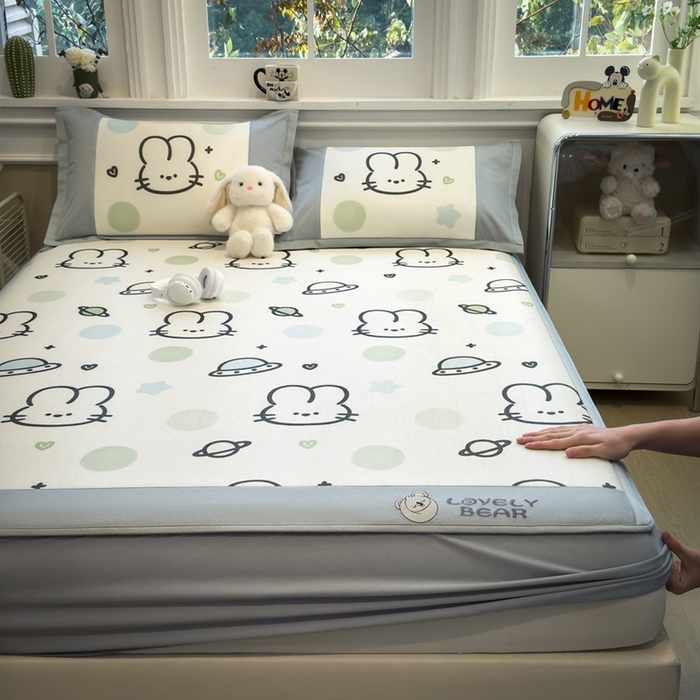 91家纺网 家纺一手货源 找家纺 全季家居 2025新款A类抗菌防螨数码印花冰藤席凉席席子 太空兔 床笠