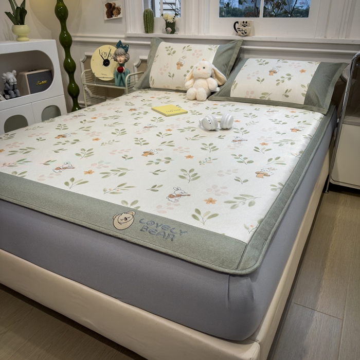 91家纺网 家纺一手货源 找家纺 全季家居 2025新款A类抗菌防螨数码印花冰藤席凉席席子 田园兔 床笠