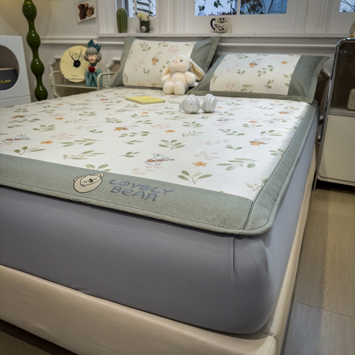 91家纺网 家纺一手货源 找家纺 全季家居 2025新款A类抗菌防螨数码印花冰藤席凉席席子 田园兔 床笠