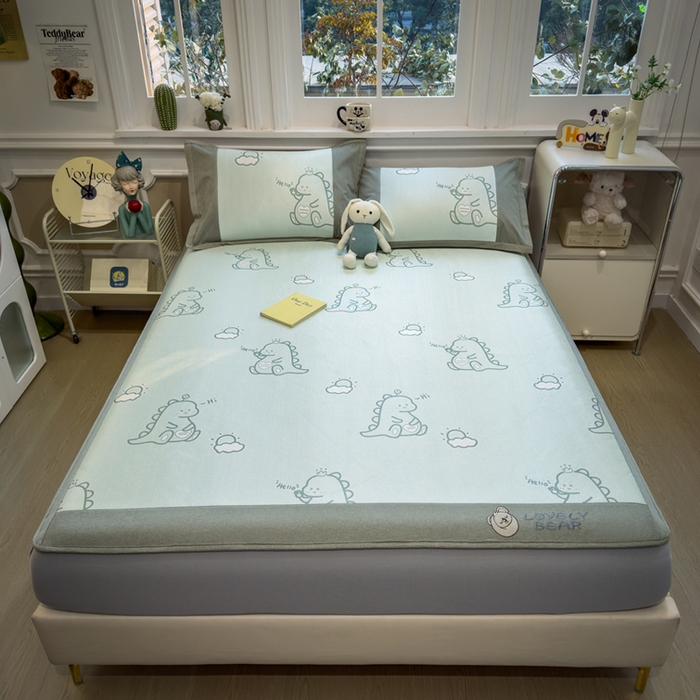 91家纺网 家纺一手货源 找家纺 全季家居 2025新款A类抗菌防螨数码印花冰藤席凉席席子 小恐龙 床笠