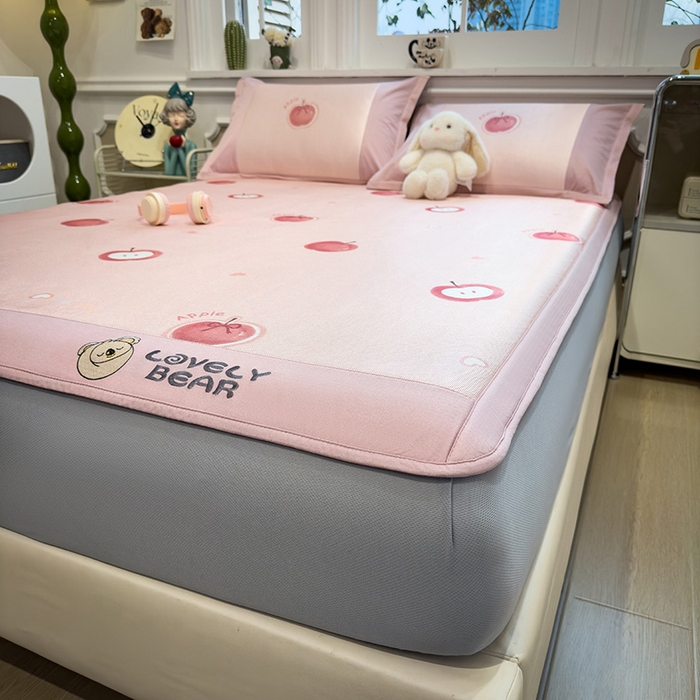 91家纺网 家纺一手货源 找家纺 全季家居 2025新款A类抗菌防螨数码印花冰藤席凉席席子 小苹果 床笠