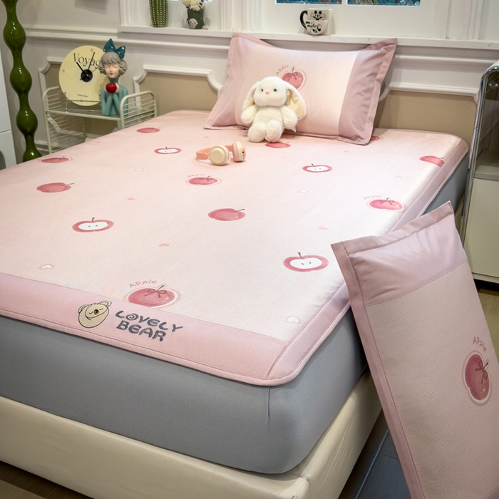 91家纺网 家纺一手货源 找家纺 全季家居 2025新款A类抗菌防螨数码印花冰藤席凉席席子 小苹果 床笠