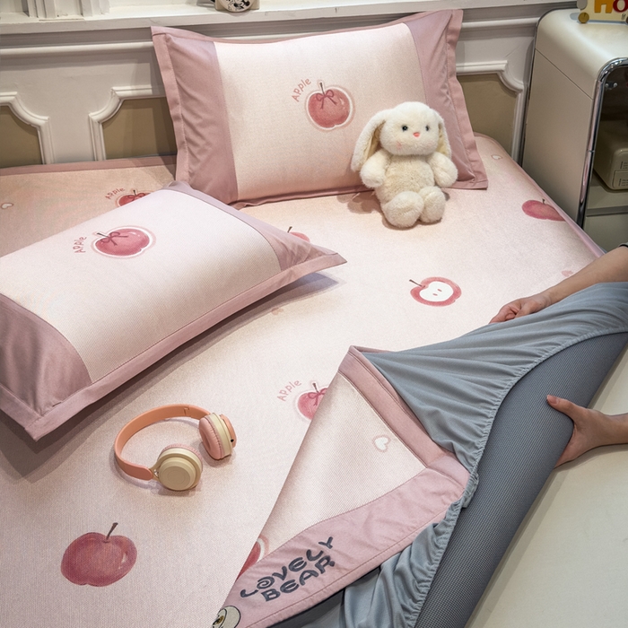 91家纺网 家纺一手货源 找家纺 全季家居 2025新款A类抗菌防螨数码印花冰藤席凉席席子 小苹果 床笠