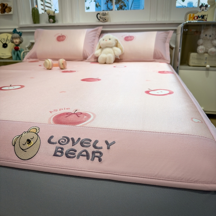 91家纺网 家纺一手货源 找家纺 全季家居 2025新款A类抗菌防螨数码印花冰藤席凉席席子 小苹果 床笠