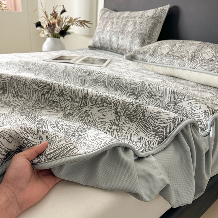 91家纺网 家纺一手货源 找家纺 鑫钰 2025新款A类进口PE高冷感凉席高端聚乙烯凉豆豆高克重480克冰丝凉席床笠三件套 冰肌-墨灰