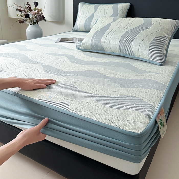 91家纺网 家纺一手货源 找家纺 鑫钰 2025新款A类进口PE高冷感凉席高端聚乙烯凉豆豆高克重480克冰丝凉席床笠三件套 沁夏-冰川蓝