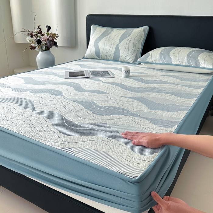 91家纺网 家纺一手货源 找家纺 鑫钰 2025新款A类进口PE高冷感凉席高端聚乙烯凉豆豆高克重480克冰丝凉席床笠三件套 沁夏-冰川蓝