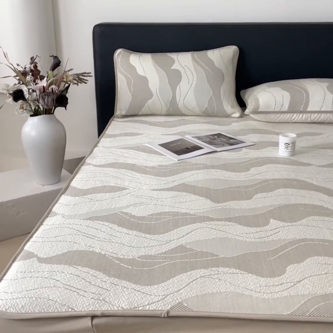 91家纺网 家纺一手货源 找家纺 鑫钰 2025新款A类进口PE高冷感凉席高端聚乙烯凉豆豆高克重480克冰丝凉席床笠三件套 沁夏-奶咖