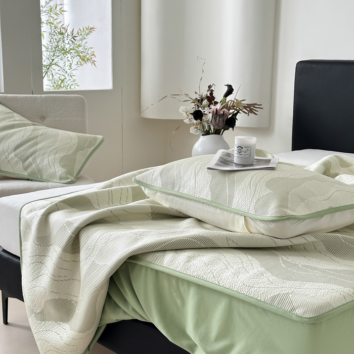 91家纺网 家纺一手货源 找家纺 鑫钰 2025新款A类进口PE高冷感凉席高端聚乙烯凉豆豆高克重480克冰丝凉席床笠三件套 沁夏-青柠绿