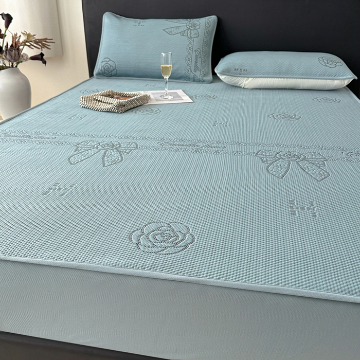 91家纺网 家纺一手货源 找家纺 鑫钰 2025新款A类进口PE高冷感凉席高端聚乙烯凉豆豆高克重480克冰丝凉席床笠三件套 山茶物语-蓝