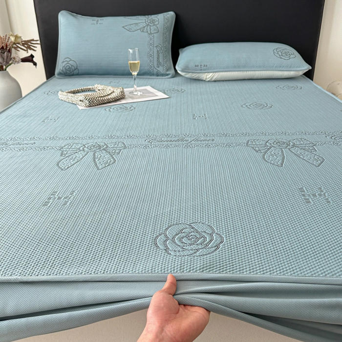 91家纺网 家纺一手货源 找家纺 鑫钰 2025新款A类进口PE高冷感凉席高端聚乙烯凉豆豆高克重480克冰丝凉席床笠三件套 山茶物语-蓝