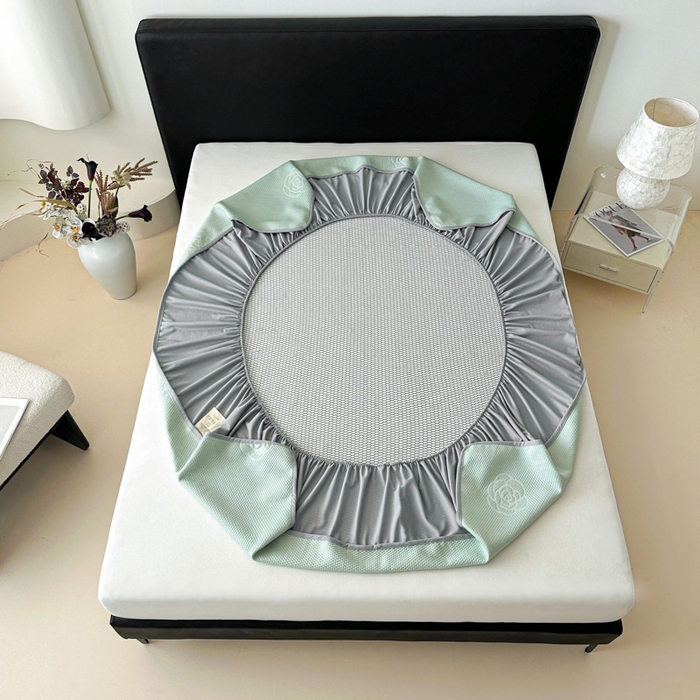 91家纺网 家纺一手货源 找家纺 鑫钰 2025新款A类进口PE高冷感凉席高端聚乙烯凉豆豆高克重480克冰丝凉席床笠三件套 山茶物语-绿