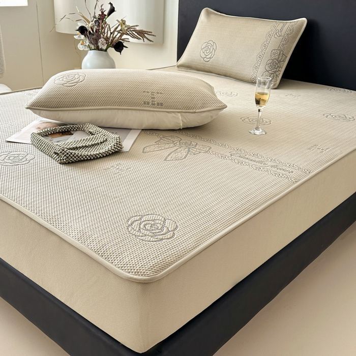 鑫钰 2025新款A类进口PE高冷感凉席高端聚乙烯凉豆豆高克重480克冰丝凉席床笠三件套 山茶物语-奶咖