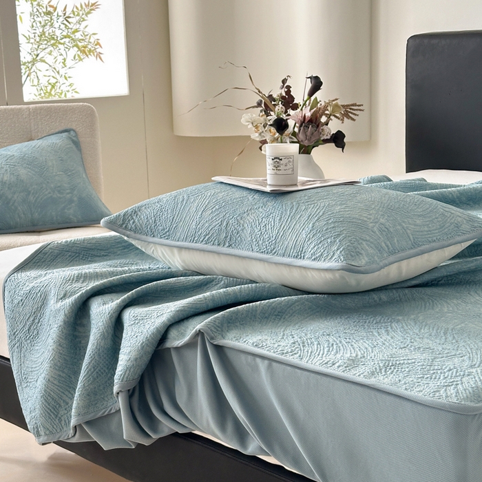 91家纺网 家纺一手货源 找家纺 鑫钰 2025新款A类进口PE高冷感凉席高端聚乙烯凉豆豆高克重480克冰丝凉席床笠三件套 云锦-冰川蓝