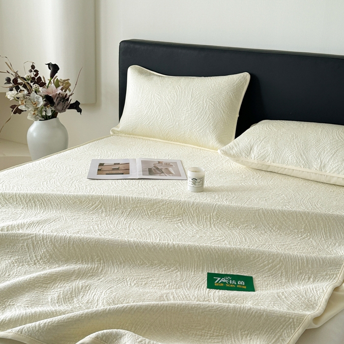 91家纺网 家纺一手货源 找家纺 鑫钰 2025新款A类进口PE高冷感凉席高端聚乙烯凉豆豆高克重480克冰丝凉席床笠三件套 云锦-奶白