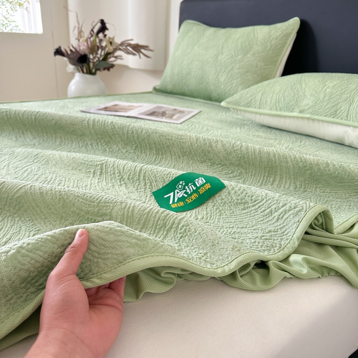 91家纺网 家纺一手货源 找家纺 鑫钰 2025新款A类进口PE高冷感凉席高端聚乙烯凉豆豆高克重480克冰丝凉席床笠三件套 云锦-水绿