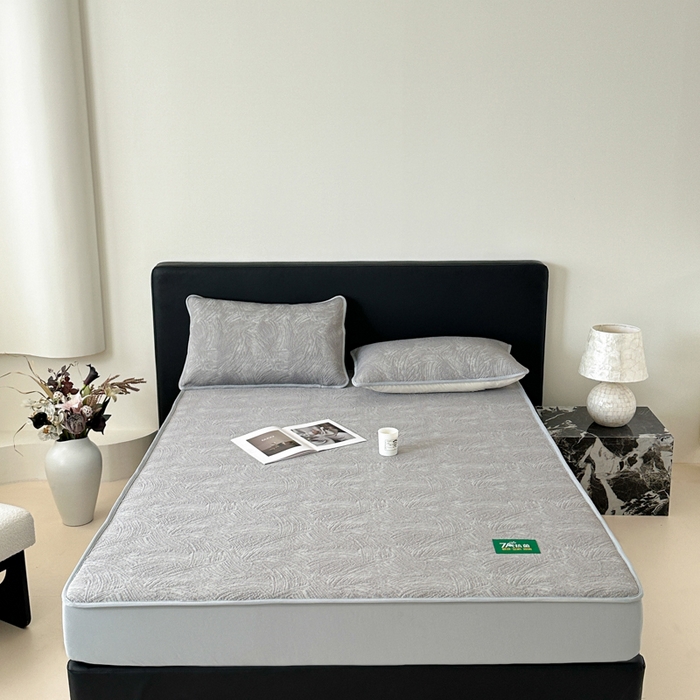 91家纺网 家纺一手货源 找家纺 鑫钰 2025新款A类进口PE高冷感凉席高端聚乙烯凉豆豆高克重480克冰丝凉席床笠三件套 云锦-银灰