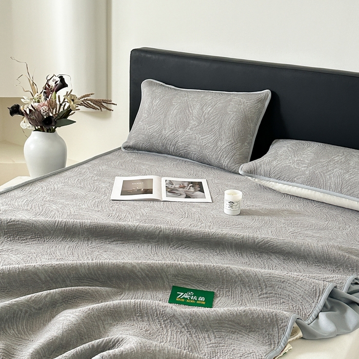 91家纺网 家纺一手货源 找家纺 鑫钰 2025新款A类进口PE高冷感凉席高端聚乙烯凉豆豆高克重480克冰丝凉席床笠三件套 云锦-银灰