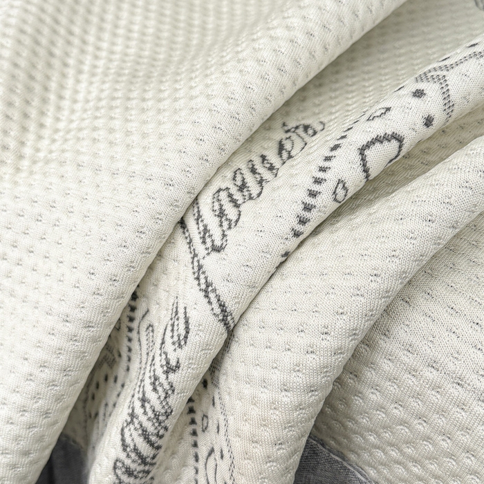 91家纺网 家纺一手货源 找家纺 鑫钰 2025新款A类进口PE高冷感凉席高端聚乙烯凉豆豆高克重480克冰丝凉席床席三件套 山茶物语-奶白