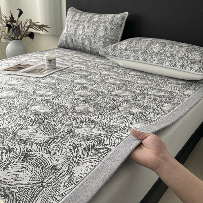 91家纺网 家纺一手货源 找家纺 鑫钰 2025新款A类进口PE高冷感凉席高端聚乙烯凉豆豆高克重480克冰丝凉席床席三件套 冰肌-墨灰