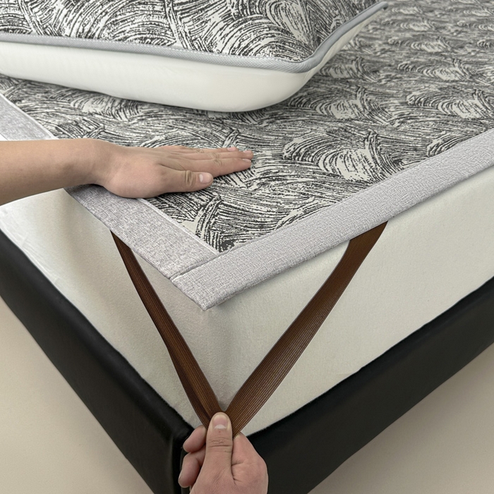 91家纺网 家纺一手货源 找家纺 鑫钰 2025新款A类进口PE高冷感凉席高端聚乙烯凉豆豆高克重480克冰丝凉席床席三件套 冰肌-墨灰