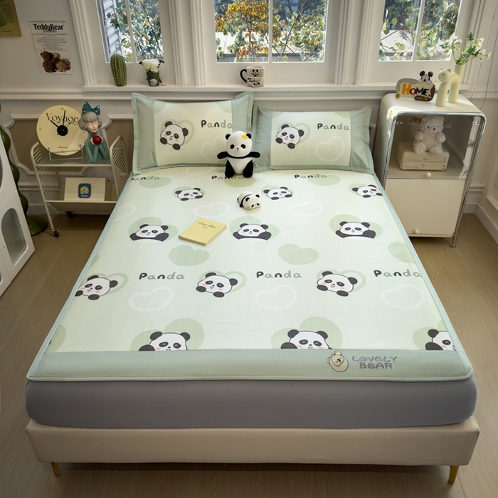 91家纺网 家纺一手货源 找家纺 全季家居 2025新款A类抗菌防螨数码印花冰藤席凉席席子 小熊猫 床笠