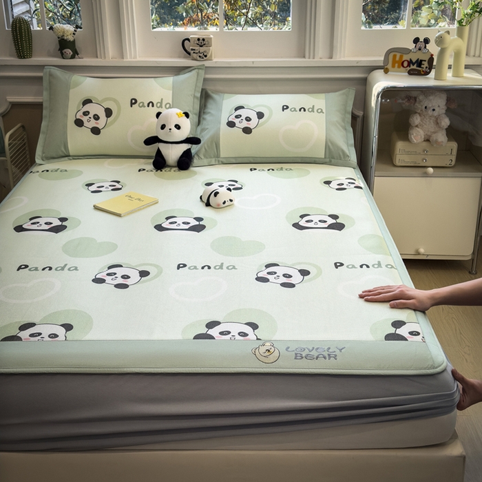 91家纺网 家纺一手货源 找家纺 全季家居 2025新款A类抗菌防螨数码印花冰藤席凉席席子 小熊猫 床笠