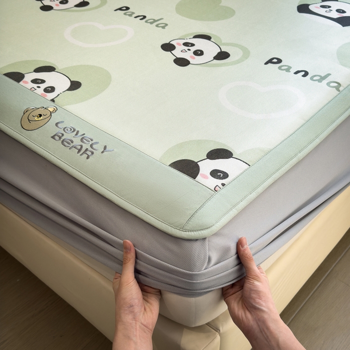 91家纺网 家纺一手货源 找家纺 全季家居 2025新款A类抗菌防螨数码印花冰藤席凉席席子 小熊猫 床笠