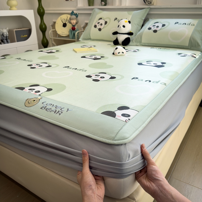 91家纺网 家纺一手货源 找家纺 全季家居 2025新款A类抗菌防螨数码印花冰藤席凉席席子 小熊猫 床笠