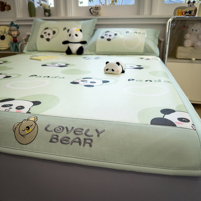 91家纺网 家纺一手货源 找家纺 全季家居 2025新款A类抗菌防螨数码印花冰藤席凉席席子 小熊猫 床笠