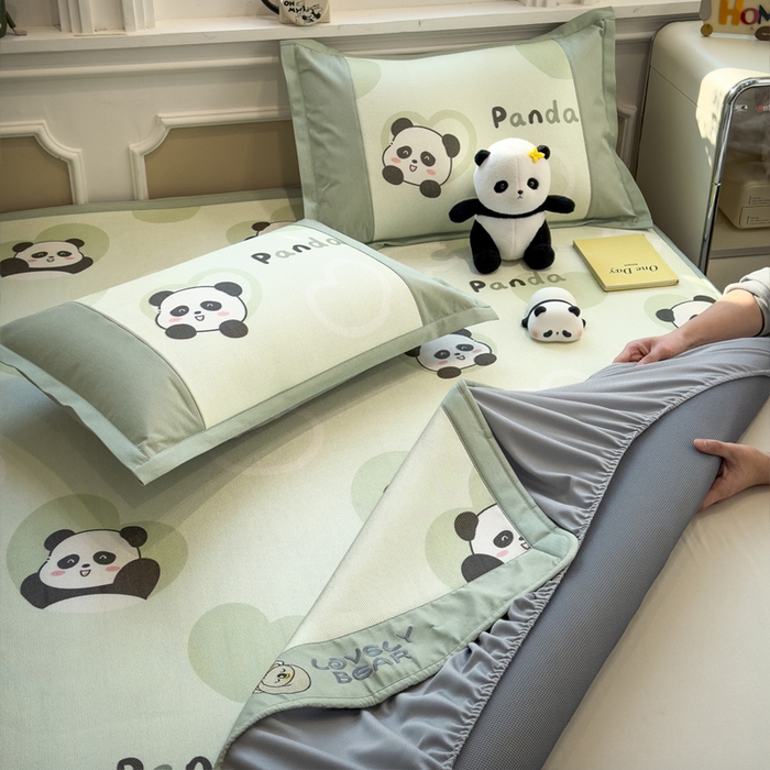 91家纺网 家纺一手货源 找家纺 全季家居 2025新款A类抗菌防螨数码印花冰藤席凉席席子 小熊猫 床笠