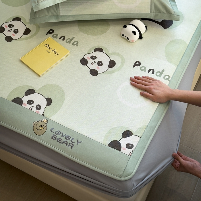 91家纺网 家纺一手货源 找家纺 全季家居 2025新款A类抗菌防螨数码印花冰藤席凉席席子 小熊猫 床笠