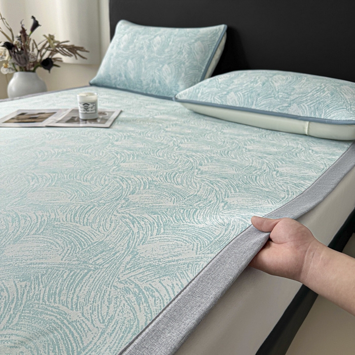 91家纺网 家纺一手货源 找家纺 鑫钰 2025新款A类进口PE高冷感凉席高端聚乙烯凉豆豆高克重480克冰丝凉席床席三件套 冰肌-水绿