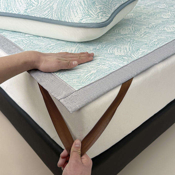 91家纺网 家纺一手货源 找家纺 鑫钰 2025新款A类进口PE高冷感凉席高端聚乙烯凉豆豆高克重480克冰丝凉席床席三件套 冰肌-水绿