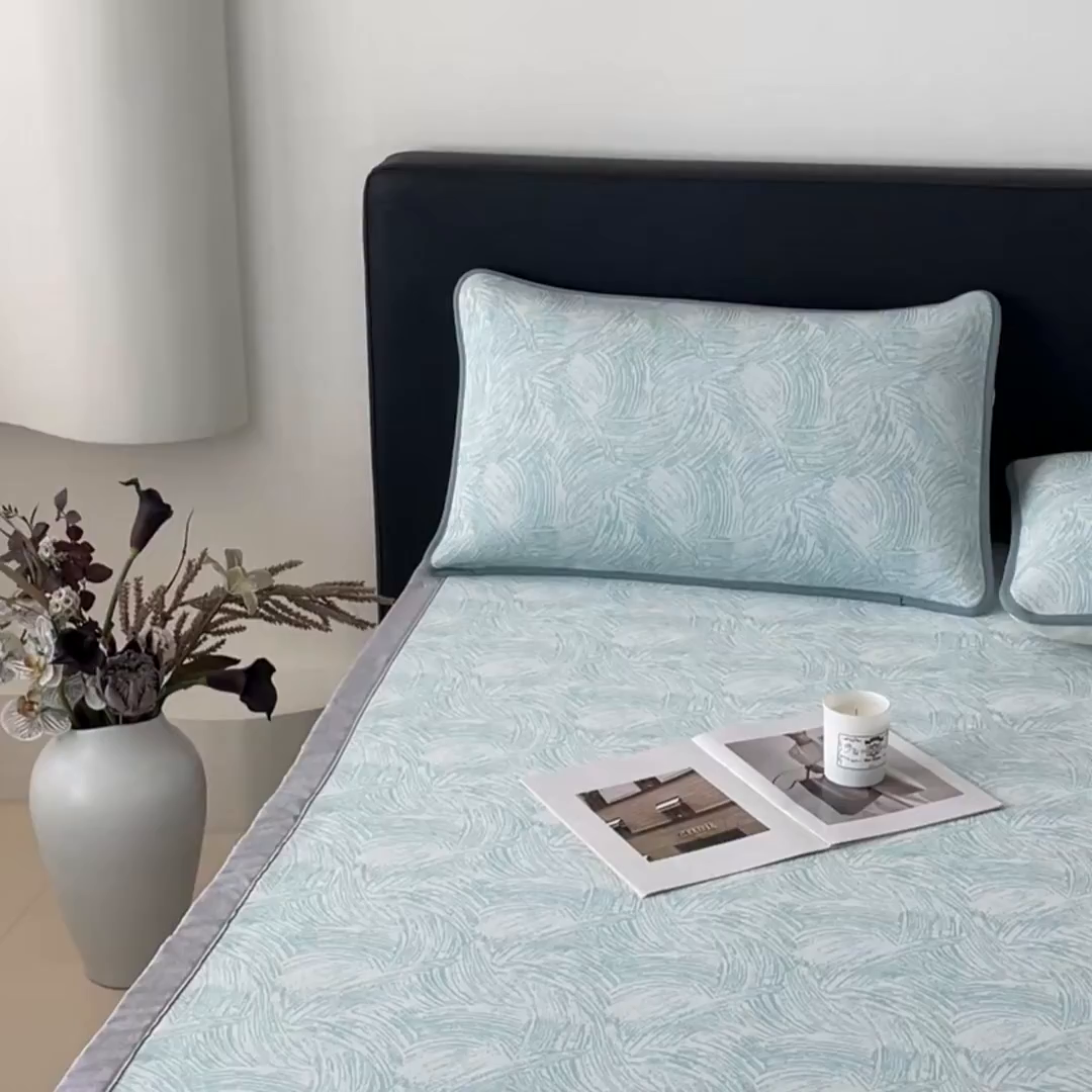 91家纺网 家纺一手货源 找家纺 鑫钰 2025新款A类进口PE高冷感凉席高端聚乙烯凉豆豆高克重480克冰丝凉席床席三件套 冰肌-水绿