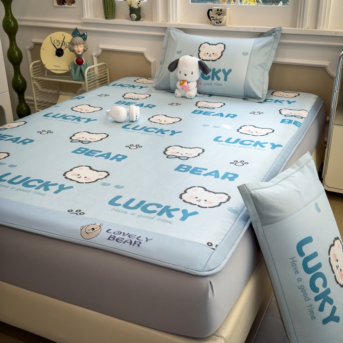 91家纺网 家纺一手货源 找家纺 全季家居 2025新款A类抗菌防螨数码印花冰藤席凉席席子 幸运熊 床笠