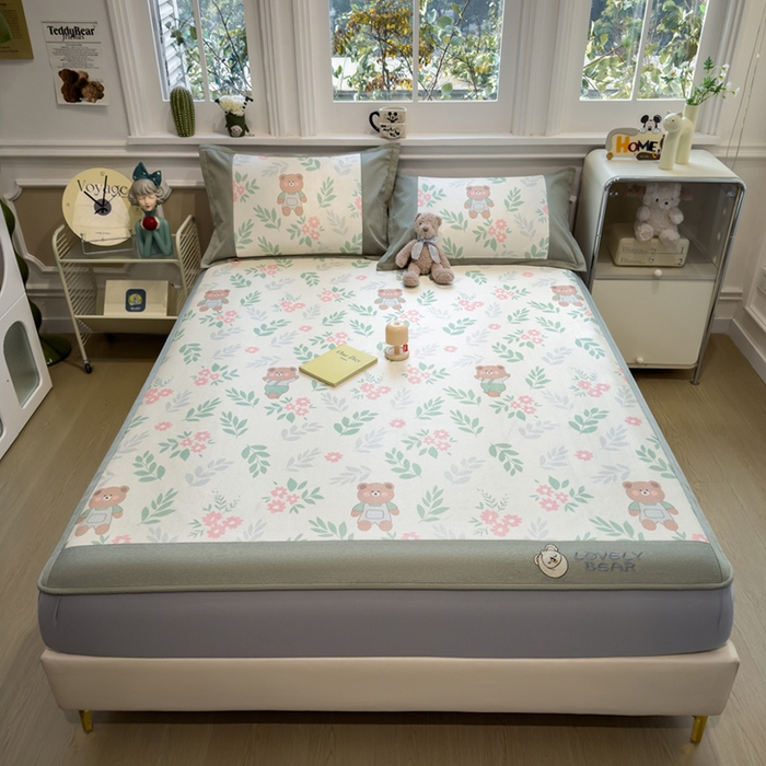 91家纺网 家纺一手货源 找家纺 全季家居 2025新款A类抗菌防螨数码印花冰藤席凉席席子 熊乐园 床笠