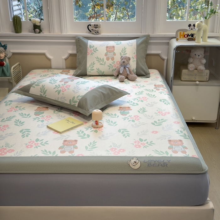 91家纺网 家纺一手货源 找家纺 全季家居 2025新款A类抗菌防螨数码印花冰藤席凉席席子 熊乐园 床笠